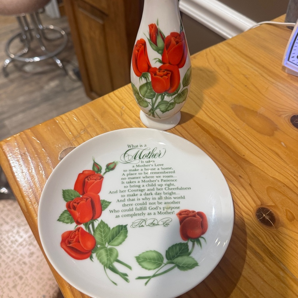 Floral Red and Green Decorative Plate and Vase Set